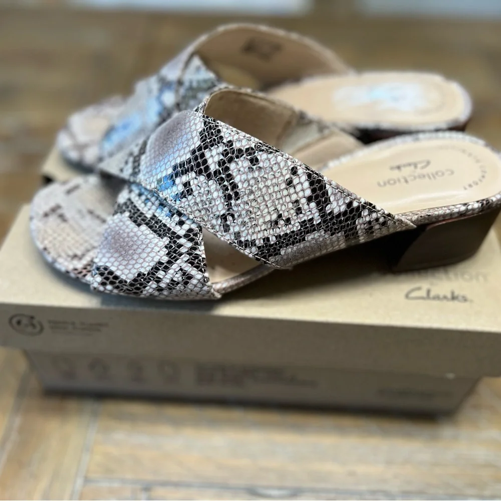 Clarks 7 Snake Python Pattern Shoe - Picture 3 of 4